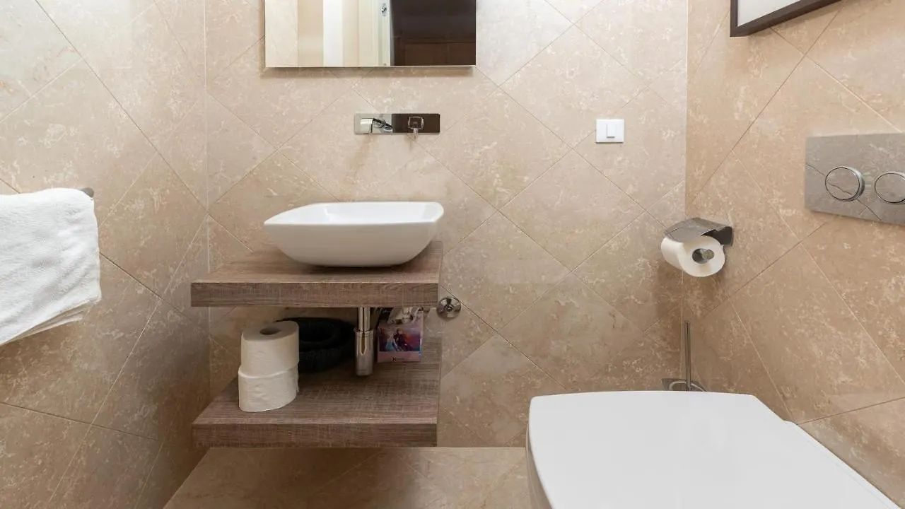 Villa Rafaelle Tar-Vabriga Guest house