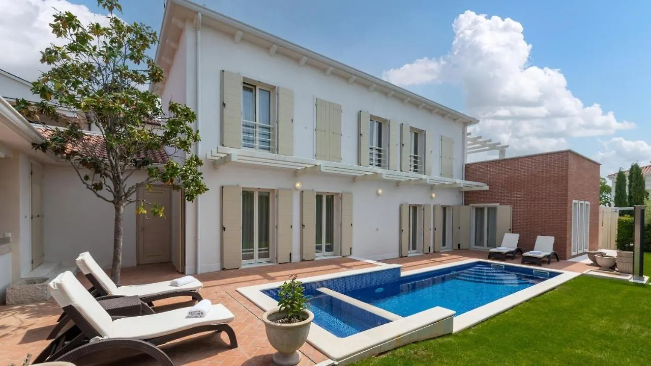 Villa Rafaelle Tar-Vabriga Guest house